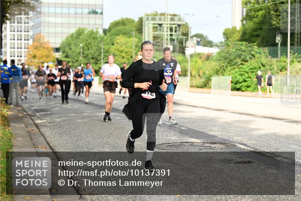 06.09.2026 - CURREX Alsterlauf Dr. Thomas Lammeyer http://msf.ph/oto/10137391 06.09.2026 10:03:00 Laufen 243, 143 meine-sportfotos.de