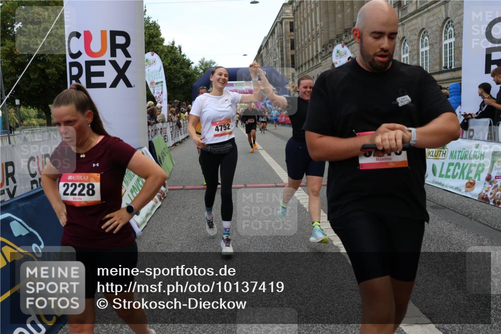 06.09.2026 - CURREX Alsterlauf Strokosch-Dieckow http://msf.ph/oto/10137419 06.09.2026 09:59:38 Ziel 2077, 2227, 2228, 2780, 3129, 3969, 4042, 4291, 4751, 4752, 5154, 5269, 5474, 5638, 6199, 6200, 6213, 8111 meine-sportfotos.de