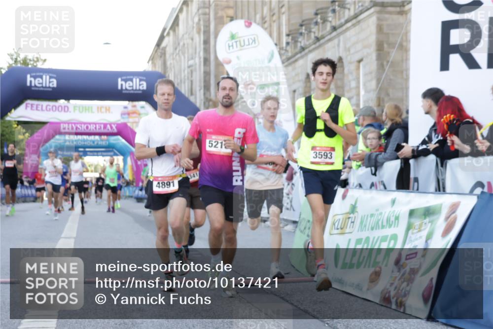 06.09.2026 - CURREX Alsterlauf Yannick Fuchs http://msf.ph/oto/10137421 06.09.2026 09:45:23 Ziel 2111, 2170, 2406, 2498, 3211, 3593, 4586, 4891, 5216, 5254, 5352, 5699, 5887, 5926, 6476, 8341 meine-sportfotos.de