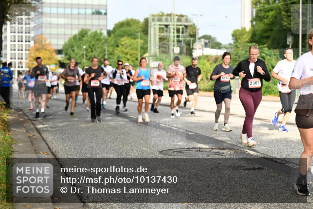 06.09.2026 - CURREX Alsterlauf Dr. Thomas Lammeyer http://msf.ph/oto/10137430 06.09.2026 10:03:04 Laufen 5167, 2934, 2963 meine-sportfotos.de
