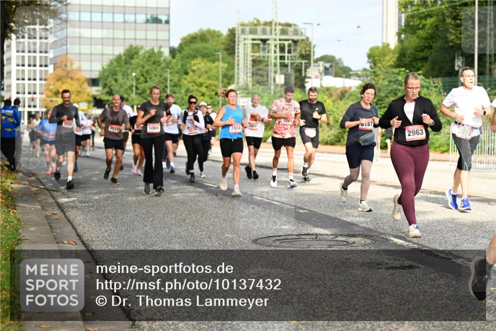 06.09.2026 - CURREX Alsterlauf Dr. Thomas Lammeyer http://msf.ph/oto/10137432 06.09.2026 10:03:04 Laufen 5001, 5167, 3951, 5069, 2934, 2963, 2270 meine-sportfotos.de