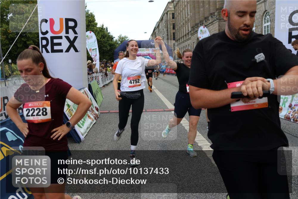 06.09.2026 - CURREX Alsterlauf Strokosch-Dieckow http://msf.ph/oto/10137433 06.09.2026 09:59:38 Ziel 2077, 2227, 2228, 2780, 3129, 3969, 4042, 4291, 4751, 4752, 5154, 5269, 5474, 5638, 6199, 6200, 6213, 8111 meine-sportfotos.de