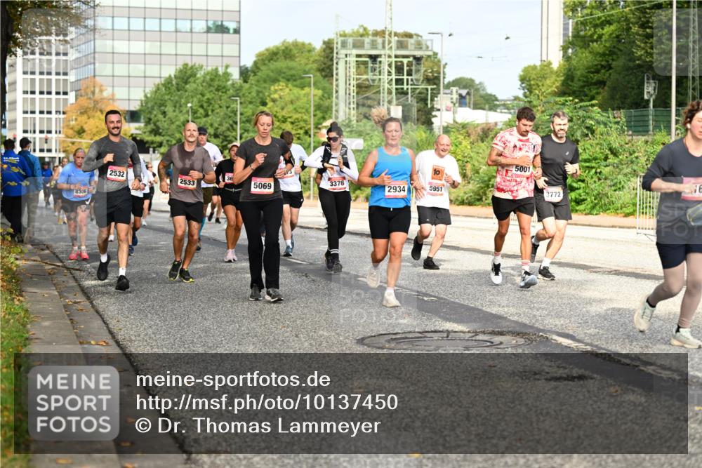 06.09.2026 - CURREX Alsterlauf Dr. Thomas Lammeyer http://msf.ph/oto/10137450 06.09.2026 10:03:05 Laufen 8306, 2532, 36, 3376, 2533, 5069, 2934, 5951, 5001, 3772, 16 meine-sportfotos.de