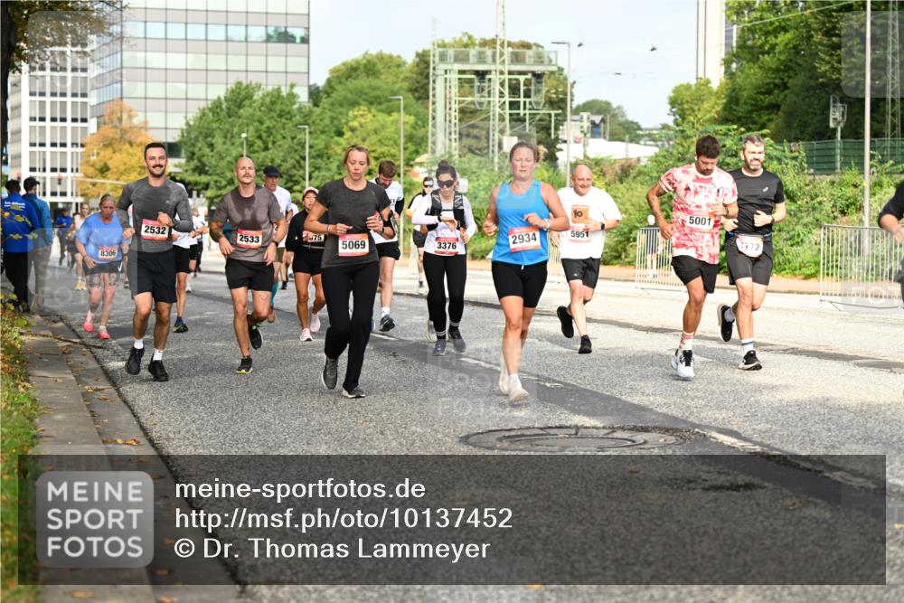 06.09.2026 - CURREX Alsterlauf Dr. Thomas Lammeyer http://msf.ph/oto/10137452 06.09.2026 10:03:06 Laufen 8306, 10, 5001, 2532, 2533, 75, 2934, 5951, 3772, 5069, 3376 meine-sportfotos.de