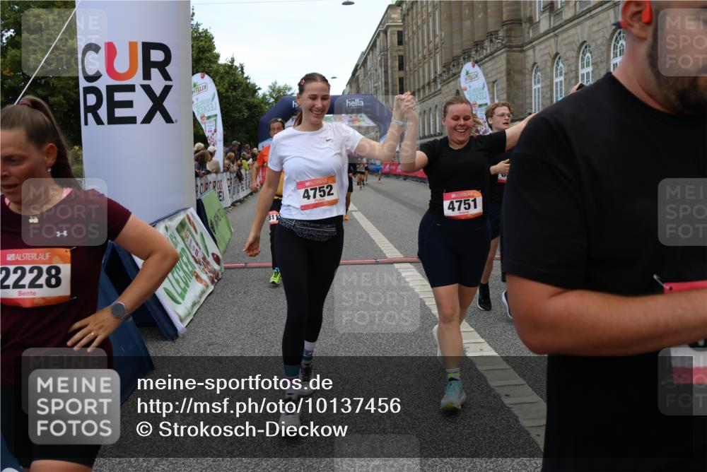 06.09.2026 - CURREX Alsterlauf Strokosch-Dieckow http://msf.ph/oto/10137456 06.09.2026 09:59:38 Ziel 2077, 2227, 2228, 2780, 3129, 3969, 4042, 4291, 4751, 4752, 5154, 5269, 5474, 5638, 6199, 6200, 6213, 8111 meine-sportfotos.de