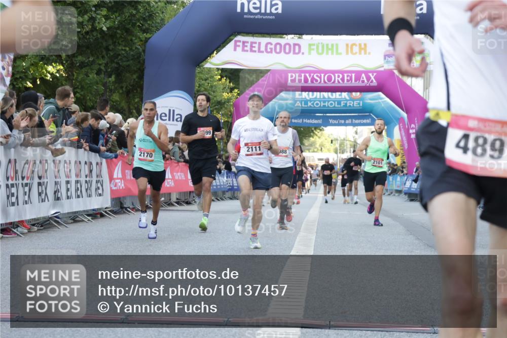06.09.2026 - CURREX Alsterlauf Yannick Fuchs http://msf.ph/oto/10137457 06.09.2026 09:45:24 Ziel 2101, 2111, 2170, 2406, 2498, 3211, 3593, 4586, 4891, 5216, 5254, 5699, 5805, 5887, 5926, 5988, 6476, 8341 meine-sportfotos.de