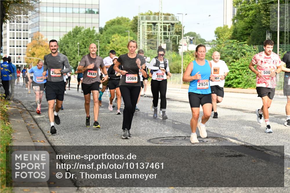 06.09.2026 - CURREX Alsterlauf Dr. Thomas Lammeyer http://msf.ph/oto/10137461 06.09.2026 10:03:07 Laufen 25, 2533, 3376, 5069, 8306, 2934, 951, 500 meine-sportfotos.de