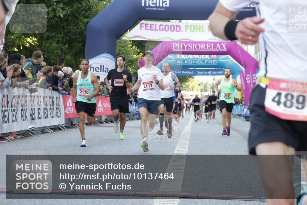 06.09.2026 - CURREX Alsterlauf Yannick Fuchs http://msf.ph/oto/10137464 06.09.2026 09:45:24 Ziel 2101, 2111, 2170, 2406, 2498, 3211, 3593, 4586, 4891, 5216, 5254, 5699, 5805, 5887, 5926, 5988, 6476, 8341 meine-sportfotos.de