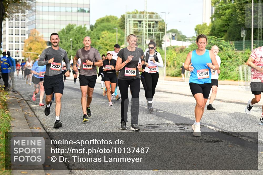 06.09.2026 - CURREX Alsterlauf Dr. Thomas Lammeyer http://msf.ph/oto/10137467 06.09.2026 10:03:07 Laufen 306, 2532, 2533, 367, 3376, 5069, 2934, 51 meine-sportfotos.de
