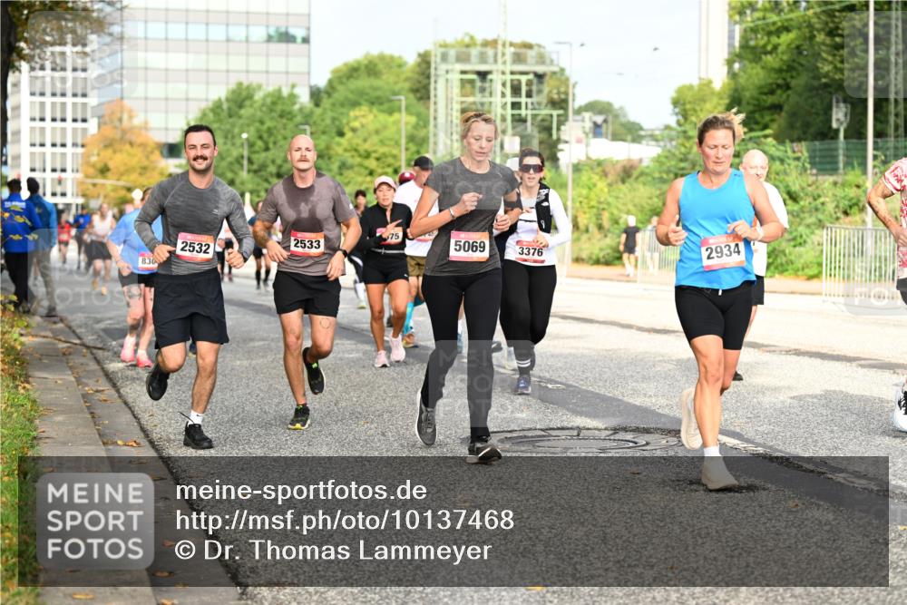 06.09.2026 - CURREX Alsterlauf Dr. Thomas Lammeyer http://msf.ph/oto/10137468 06.09.2026 10:03:07 Laufen 75, 2532, 2533, 5069, 3376, 2934, 830 meine-sportfotos.de