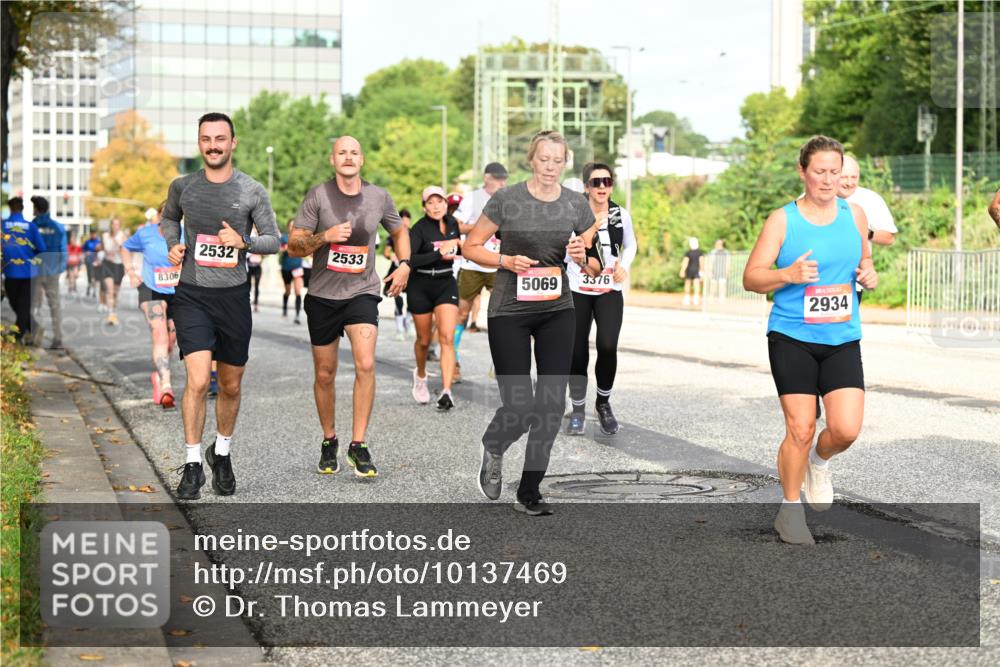 06.09.2026 - CURREX Alsterlauf Dr. Thomas Lammeyer http://msf.ph/oto/10137469 06.09.2026 10:03:07 Laufen 2532, 2533, 8306, 5069, 3376, 2934 meine-sportfotos.de