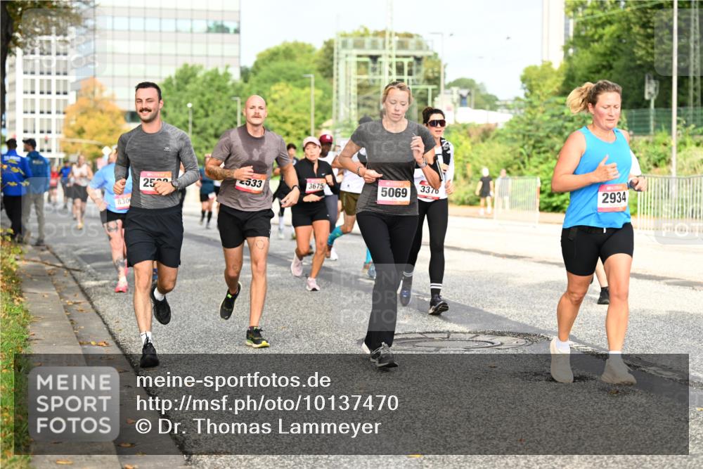 06.09.2026 - CURREX Alsterlauf Dr. Thomas Lammeyer http://msf.ph/oto/10137470 06.09.2026 10:03:07 Laufen 830, 25, 533, 3675, 5069, 3370, 2934 meine-sportfotos.de