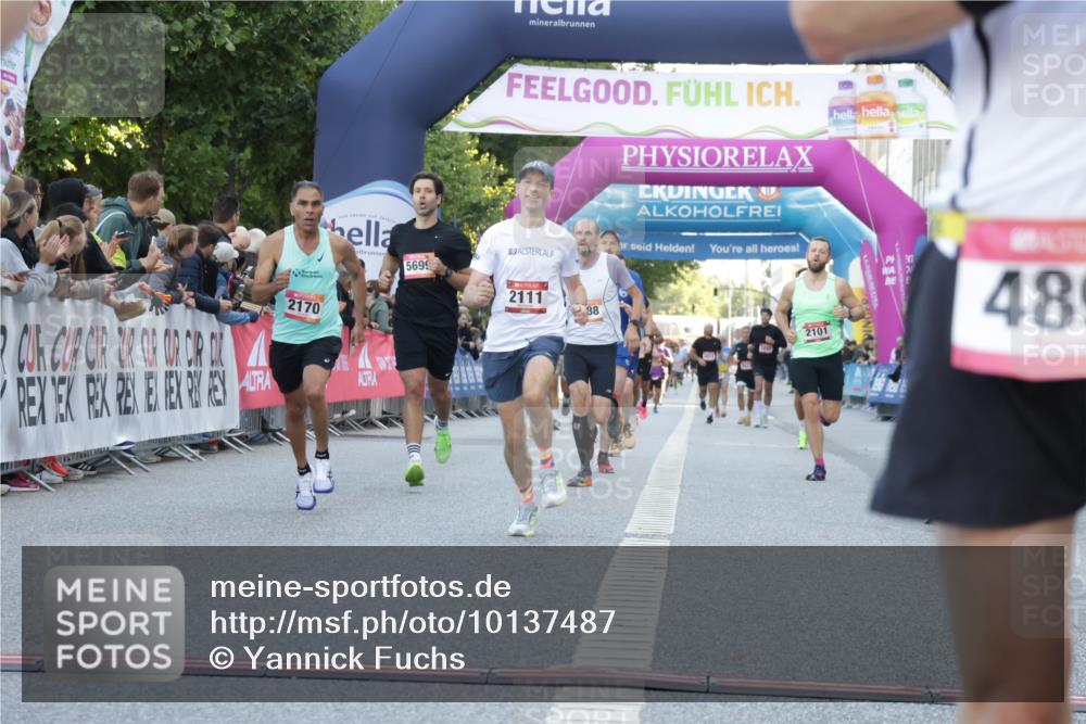 06.09.2026 - CURREX Alsterlauf Yannick Fuchs http://msf.ph/oto/10137487 06.09.2026 09:45:24 Ziel 2101, 2111, 2170, 2406, 2498, 3211, 3593, 4586, 4891, 5216, 5254, 5699, 5805, 5887, 5926, 5988, 6476, 8341 meine-sportfotos.de