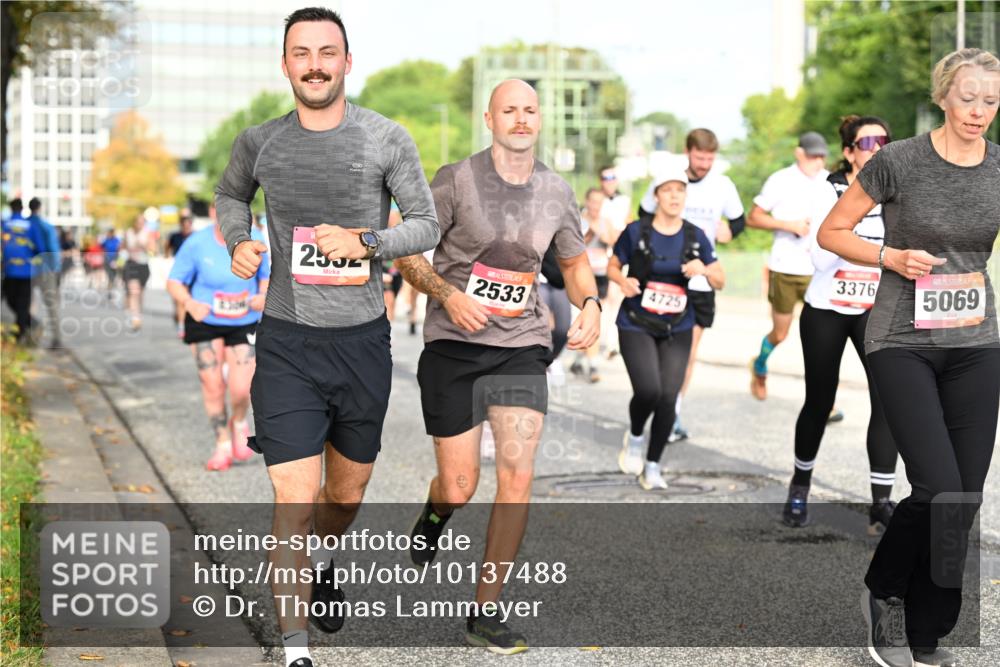06.09.2026 - CURREX Alsterlauf Dr. Thomas Lammeyer http://msf.ph/oto/10137488 06.09.2026 10:03:09 Laufen 2532, 2533, 4725, 3376, 5069 meine-sportfotos.de