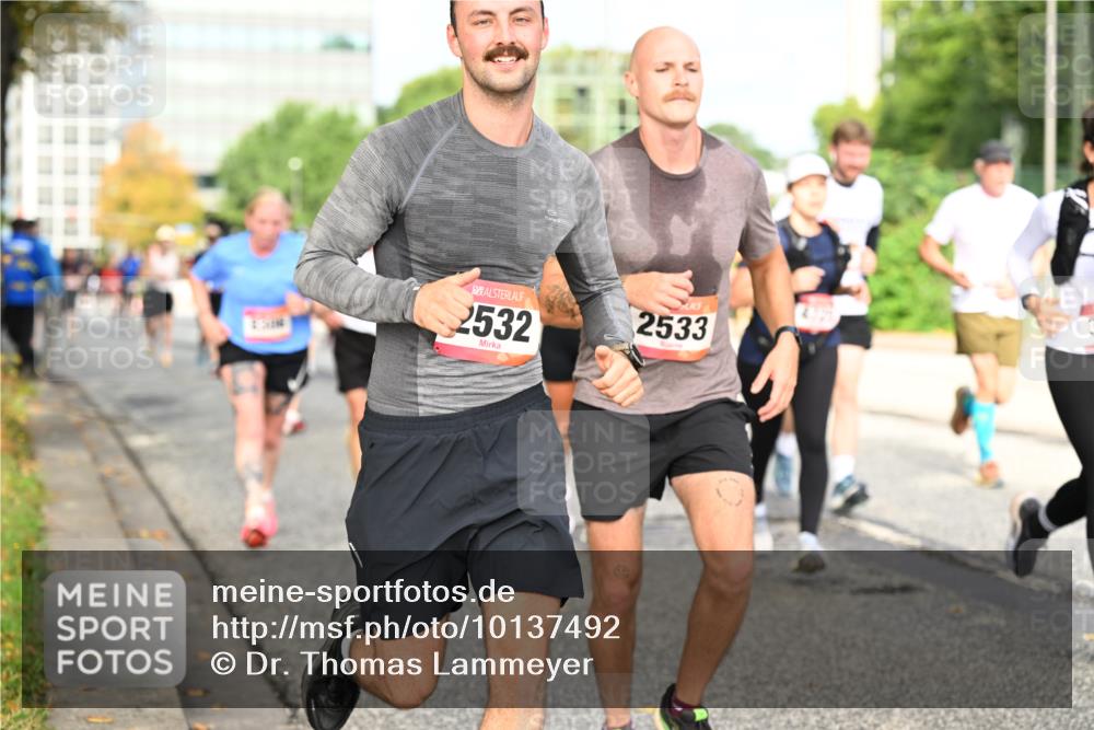 06.09.2026 - CURREX Alsterlauf Dr. Thomas Lammeyer http://msf.ph/oto/10137492 06.09.2026 10:03:09 Laufen 2532, 2533 meine-sportfotos.de