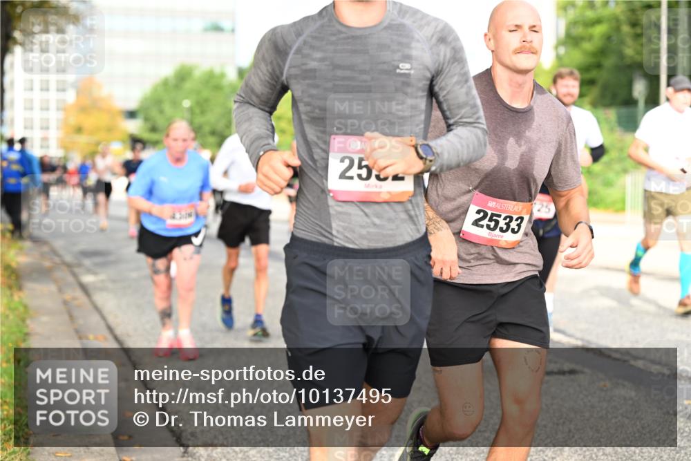 06.09.2026 - CURREX Alsterlauf Dr. Thomas Lammeyer http://msf.ph/oto/10137495 06.09.2026 10:03:10 Laufen 2532, 2533 meine-sportfotos.de