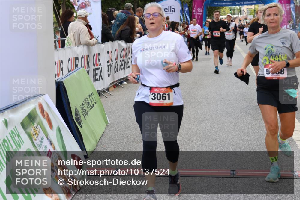 06.09.2026 - CURREX Alsterlauf Strokosch-Dieckow http://msf.ph/oto/10137524 06.09.2026 10:13:32 Ziel 2601, 3061, 3114, 3168, 3186, 3187, 3643, 3859, 4150, 5688, 8026 meine-sportfotos.de