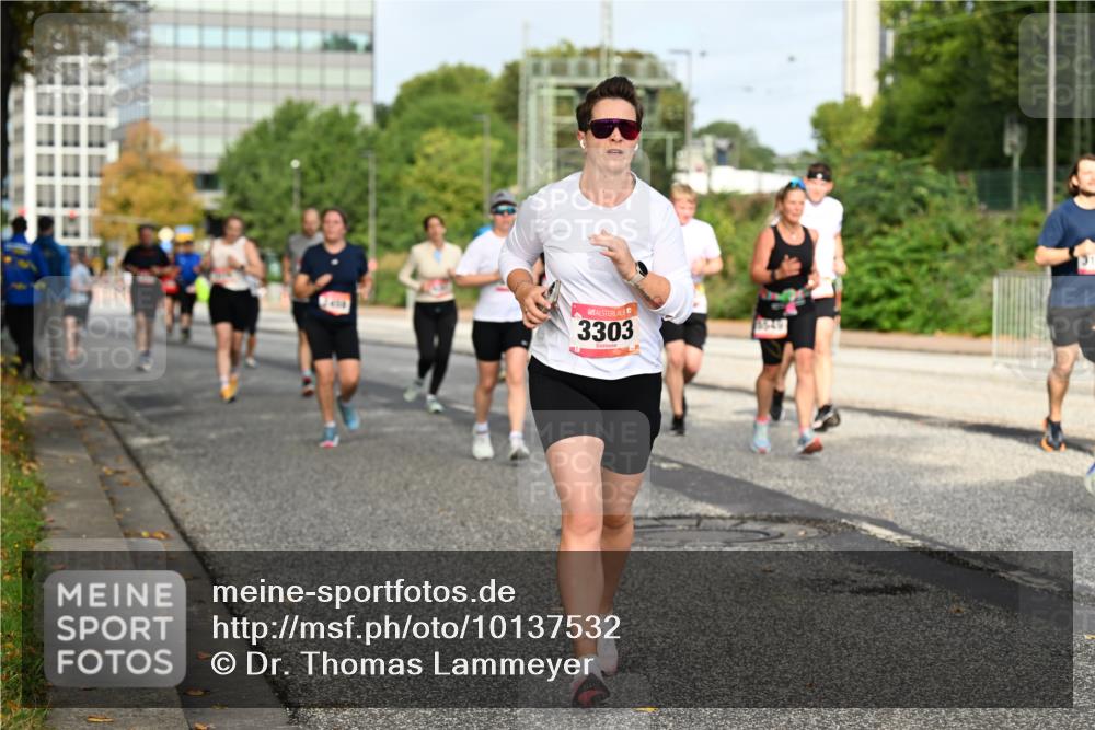 06.09.2026 - CURREX Alsterlauf Dr. Thomas Lammeyer http://msf.ph/oto/10137532 06.09.2026 10:03:13 Laufen 3303, 8549 meine-sportfotos.de