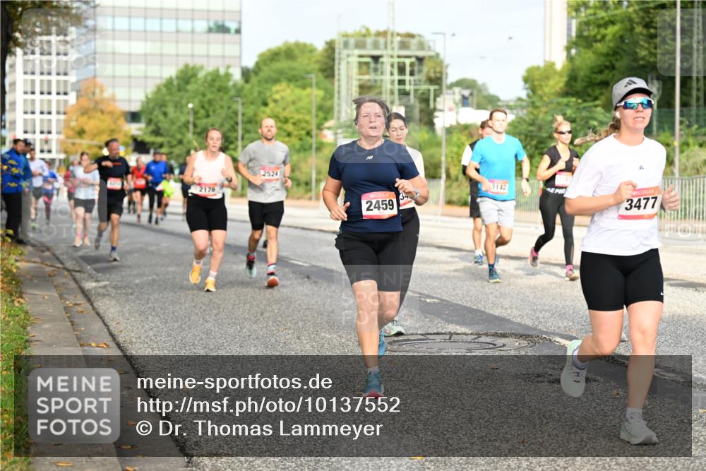 06.09.2026 - CURREX Alsterlauf Dr. Thomas Lammeyer http://msf.ph/oto/10137552 06.09.2026 10:03:16 Laufen 2176, 2524, 2459, 3142, 3477 meine-sportfotos.de