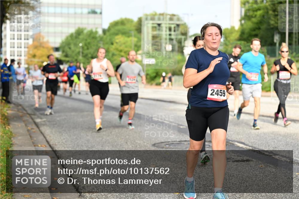06.09.2026 - CURREX Alsterlauf Dr. Thomas Lammeyer http://msf.ph/oto/10137562 06.09.2026 10:03:17 Laufen 2459 meine-sportfotos.de