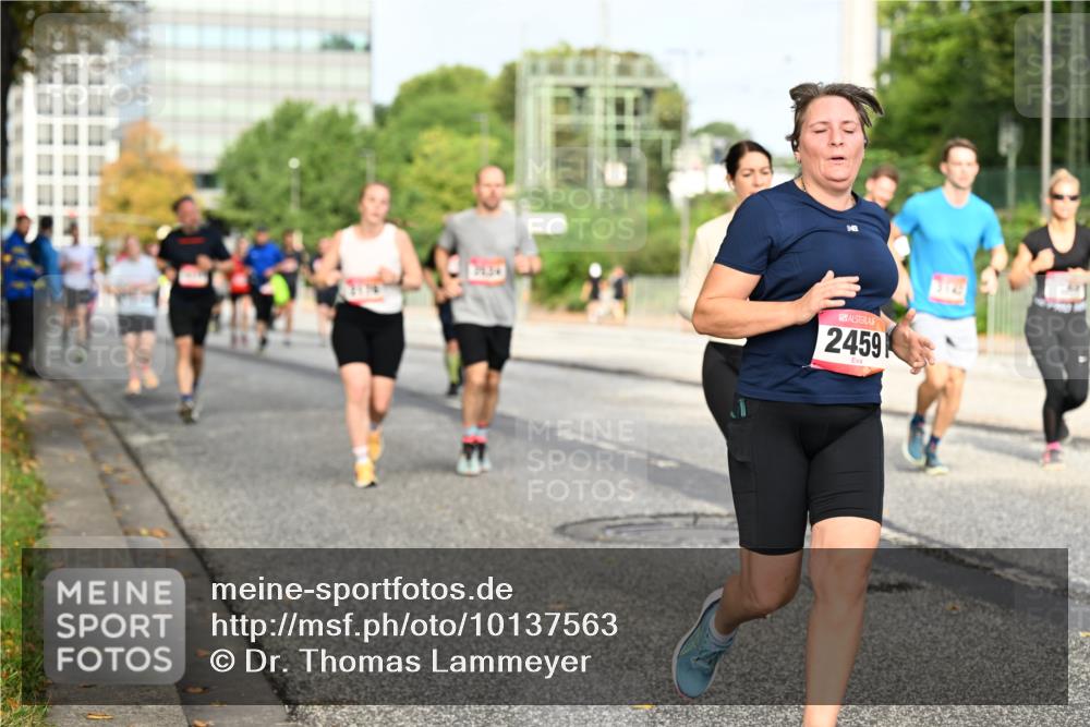 06.09.2026 - CURREX Alsterlauf Dr. Thomas Lammeyer http://msf.ph/oto/10137563 06.09.2026 10:03:17 Laufen 2459 meine-sportfotos.de