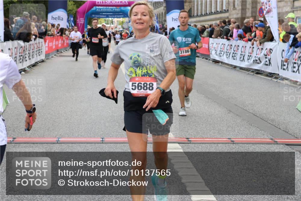 06.09.2026 - CURREX Alsterlauf Strokosch-Dieckow http://msf.ph/oto/10137565 06.09.2026 10:13:33 Ziel 2601, 3061, 3114, 3168, 3186, 3187, 3643, 3859, 4150, 5688, 8026 meine-sportfotos.de