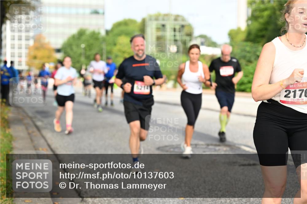 06.09.2026 - CURREX Alsterlauf Dr. Thomas Lammeyer http://msf.ph/oto/10137603 06.09.2026 10:03:21 Laufen 2176 meine-sportfotos.de