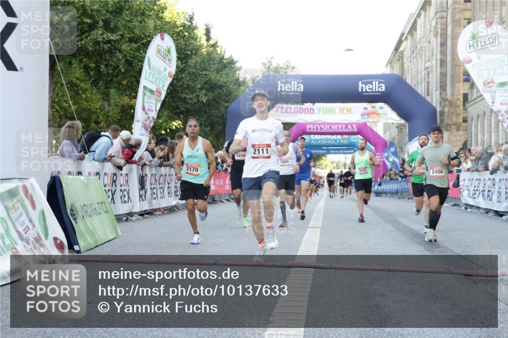 06.09.2026 - CURREX Alsterlauf Yannick Fuchs http://msf.ph/oto/10137633 06.09.2026 09:45:26 Ziel 2101, 2111, 2170, 2406, 2498, 3146, 3211, 3593, 3615, 4586, 4891, 5216, 5254, 5699, 5805, 5887, 5926, 5988, 6476, 8341 meine-sportfotos.de