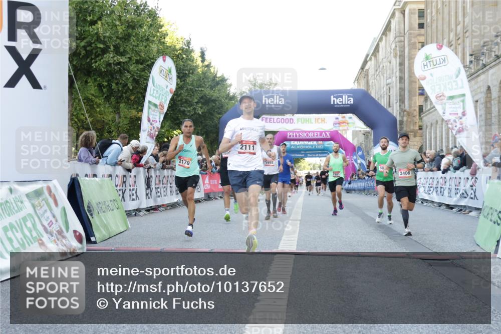 06.09.2026 - CURREX Alsterlauf Yannick Fuchs http://msf.ph/oto/10137652 06.09.2026 09:45:26 Ziel 2101, 2111, 2170, 2406, 2498, 3146, 3211, 3593, 3615, 4586, 4891, 5216, 5254, 5699, 5805, 5887, 5926, 5988, 6476, 8341 meine-sportfotos.de