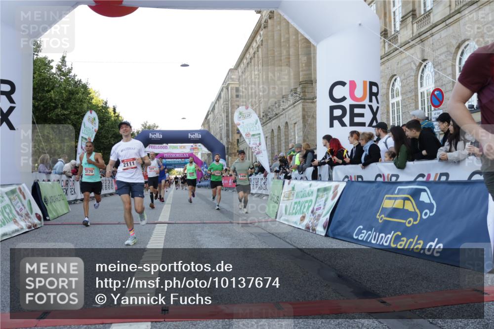 06.09.2026 - CURREX Alsterlauf Yannick Fuchs http://msf.ph/oto/10137674 06.09.2026 09:45:26 Ziel 2101, 2111, 2170, 2406, 2498, 3146, 3211, 3593, 3615, 4586, 4891, 5216, 5254, 5699, 5805, 5887, 5926, 5988, 6476, 8341 meine-sportfotos.de
