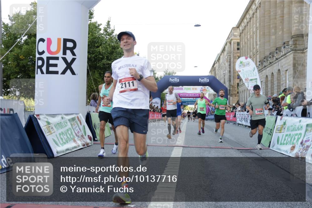 06.09.2026 - CURREX Alsterlauf Yannick Fuchs http://msf.ph/oto/10137716 06.09.2026 09:45:27 Ziel 2101, 2111, 2170, 2406, 2498, 3146, 3211, 3593, 3615, 4586, 4891, 5216, 5254, 5699, 5805, 5887, 5926, 5988, 6476, 8341 meine-sportfotos.de