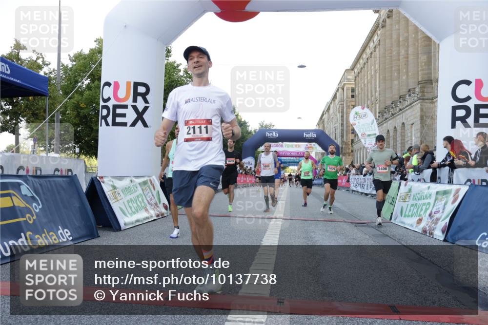 06.09.2026 - CURREX Alsterlauf Yannick Fuchs http://msf.ph/oto/10137738 06.09.2026 09:45:27 Ziel 2101, 2111, 2170, 2406, 2498, 3146, 3211, 3593, 3615, 4586, 4891, 5216, 5254, 5699, 5805, 5887, 5926, 5988, 6476, 8341 meine-sportfotos.de