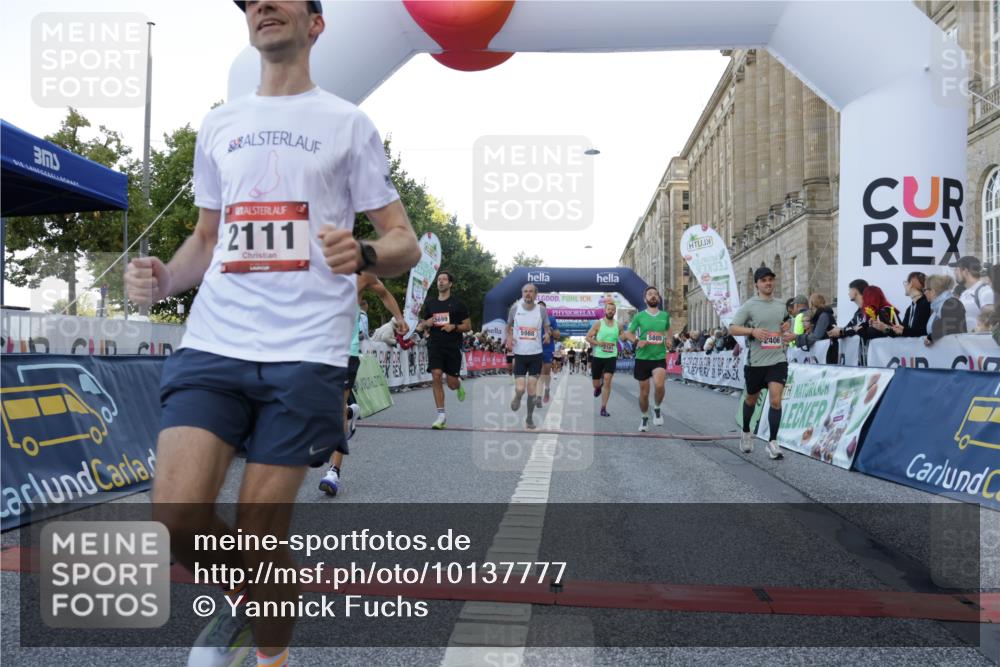 06.09.2026 - CURREX Alsterlauf Yannick Fuchs http://msf.ph/oto/10137777 06.09.2026 09:45:27 Ziel 2101, 2111, 2170, 2406, 2498, 3146, 3211, 3593, 3615, 4586, 4891, 5216, 5254, 5699, 5805, 5887, 5926, 5988, 6476, 8341 meine-sportfotos.de