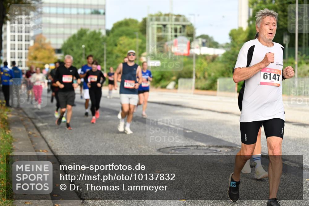 06.09.2026 - CURREX Alsterlauf Dr. Thomas Lammeyer http://msf.ph/oto/10137832 06.09.2026 10:03:48 Laufen 6147 meine-sportfotos.de