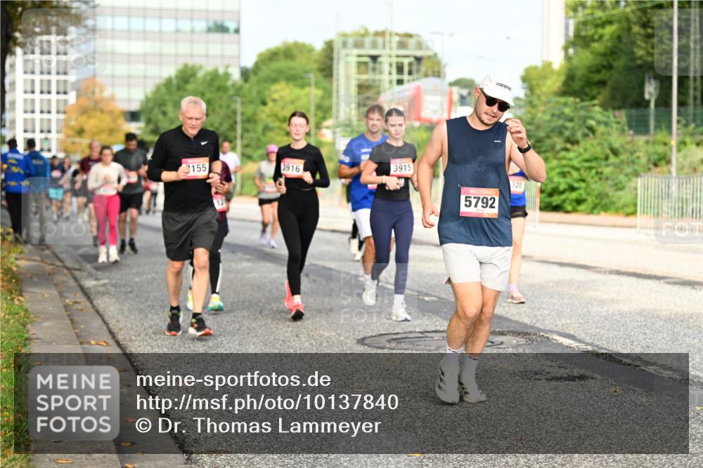 06.09.2026 - CURREX Alsterlauf Dr. Thomas Lammeyer http://msf.ph/oto/10137840 06.09.2026 10:03:50 Laufen 3155, 13, 1916, 3915, 5792 meine-sportfotos.de