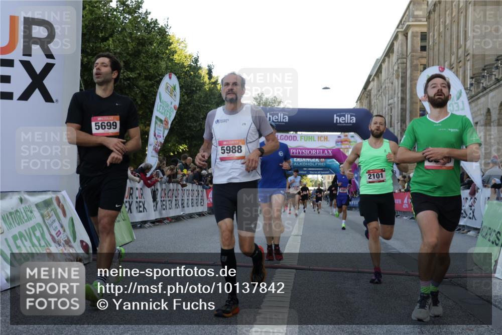 06.09.2026 - CURREX Alsterlauf Yannick Fuchs http://msf.ph/oto/10137842 06.09.2026 09:45:28 Ziel 2101, 2111, 2170, 2406, 2498, 3146, 3211, 3259, 3593, 3615, 4581, 4586, 4891, 5216, 5699, 5805, 5887, 5926, 5988, 6476, 8341 meine-sportfotos.de