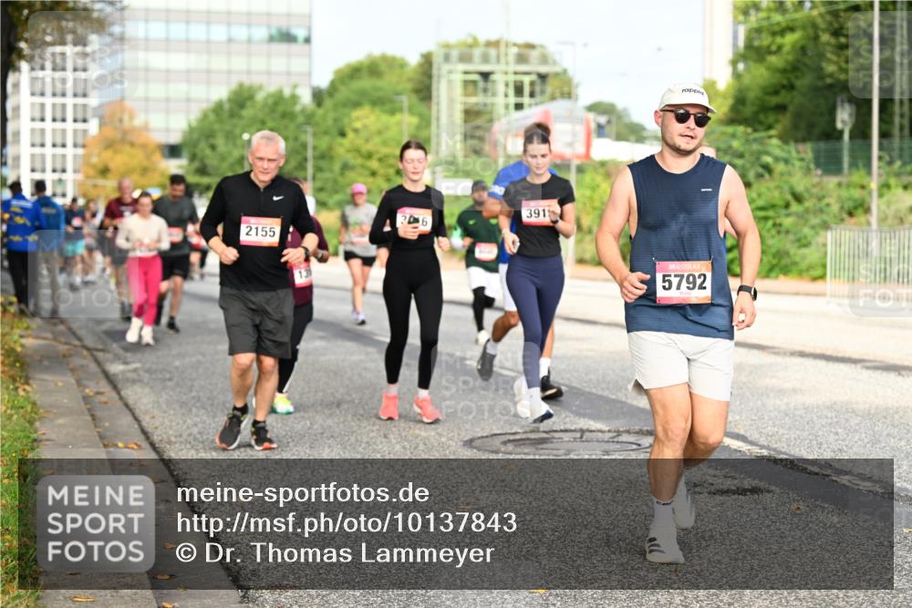 06.09.2026 - CURREX Alsterlauf Dr. Thomas Lammeyer http://msf.ph/oto/10137843 06.09.2026 10:03:50 Laufen 2155, 391, 5792 meine-sportfotos.de