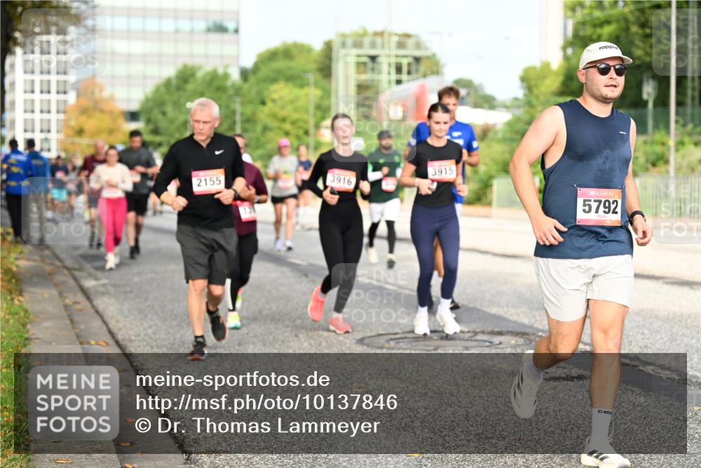 06.09.2026 - CURREX Alsterlauf Dr. Thomas Lammeyer http://msf.ph/oto/10137846 06.09.2026 10:03:51 Laufen 2155, 12, 3915, 3916, 5792 meine-sportfotos.de