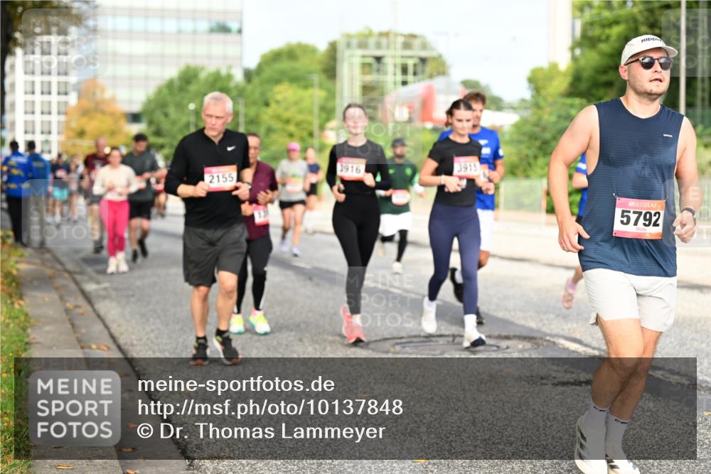 06.09.2026 - CURREX Alsterlauf Dr. Thomas Lammeyer http://msf.ph/oto/10137848 06.09.2026 10:03:51 Laufen 1916, 3915, 2155, 5792 meine-sportfotos.de