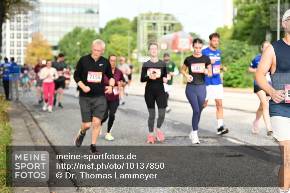 06.09.2026 - CURREX Alsterlauf Dr. Thomas Lammeyer http://msf.ph/oto/10137850 06.09.2026 10:03:51 Laufen 3915, 2155 meine-sportfotos.de