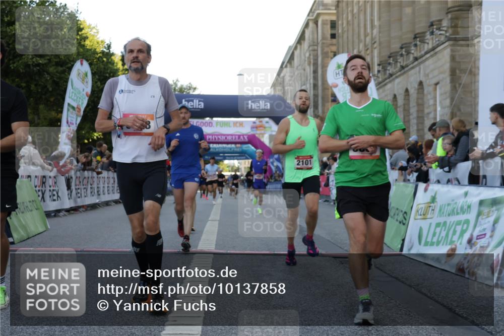 06.09.2026 - CURREX Alsterlauf Yannick Fuchs http://msf.ph/oto/10137858 06.09.2026 09:45:29 Ziel 2101, 2111, 2170, 2406, 2498, 3146, 3211, 3259, 3593, 3615, 4141, 4581, 4586, 4891, 5216, 5699, 5805, 5887, 5926, 5988, 6476, 8341 meine-sportfotos.de