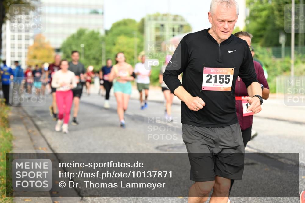 06.09.2026 - CURREX Alsterlauf Dr. Thomas Lammeyer http://msf.ph/oto/10137871 06.09.2026 10:03:53 Laufen 2155 meine-sportfotos.de