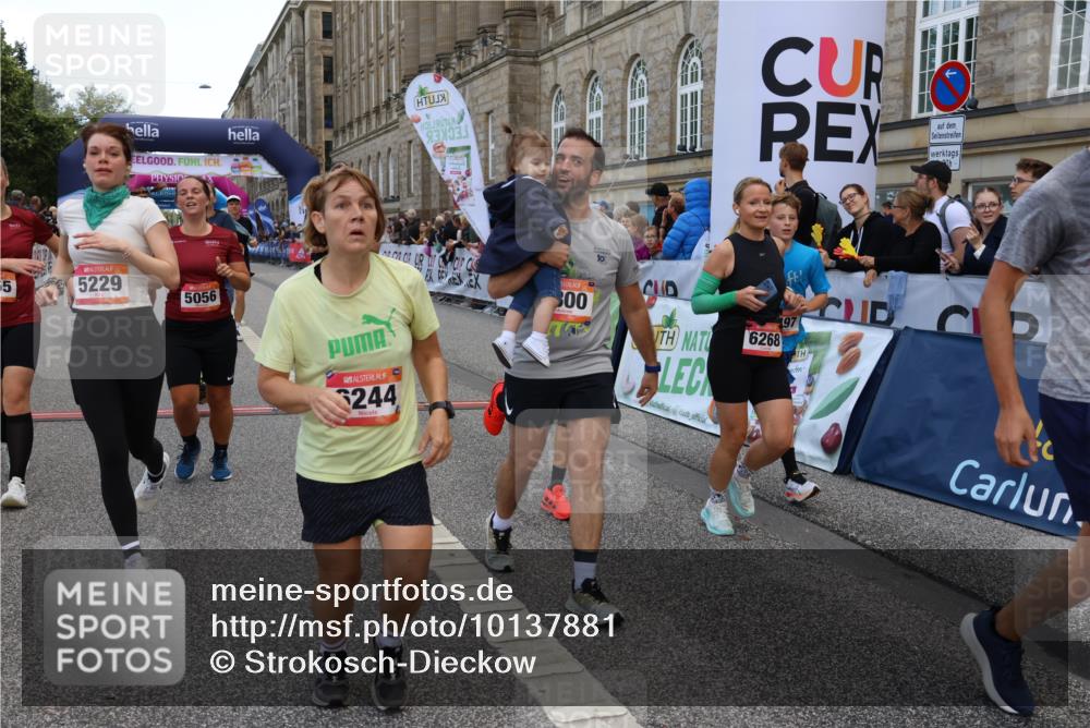 06.09.2026 - CURREX Alsterlauf Strokosch-Dieckow http://msf.ph/oto/10137881 06.09.2026 09:59:50 Ziel 2269, 2660, 2676, 3119, 3120, 3414, 3801, 4042, 4209, 4323, 4324, 4498, 4889, 4916, 5055, 5056, 5154, 5229, 5377, 5497, 5800, 6017, 6148, 6244, 6268, 8082 meine-sportfotos.de