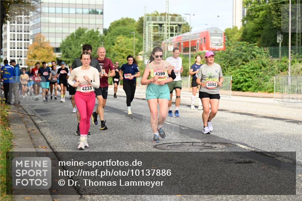 06.09.2026 - CURREX Alsterlauf Dr. Thomas Lammeyer http://msf.ph/oto/10137886 06.09.2026 10:03:55 Laufen 4233, 4399, 208, 3419, 3092 meine-sportfotos.de