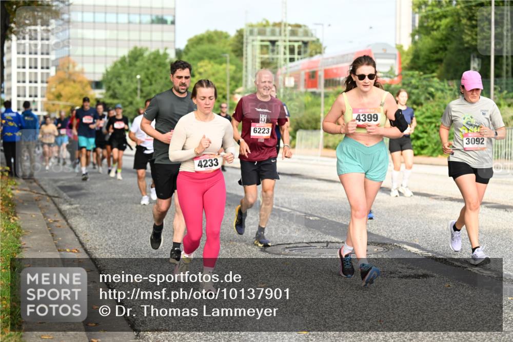 06.09.2026 - CURREX Alsterlauf Dr. Thomas Lammeyer http://msf.ph/oto/10137901 06.09.2026 10:03:56 Laufen 4233, 6223, 4399, 3092 meine-sportfotos.de