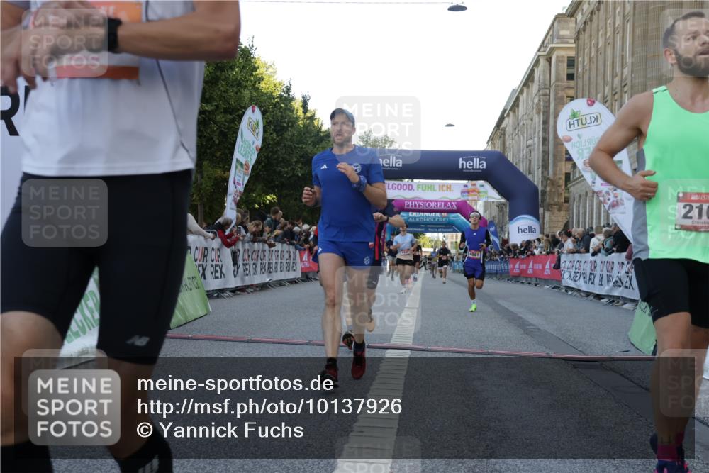 06.09.2026 - CURREX Alsterlauf Yannick Fuchs http://msf.ph/oto/10137926 06.09.2026 09:45:30 Ziel 2101, 2111, 2170, 2406, 2498, 3146, 3211, 3259, 3593, 3615, 4141, 4581, 4586, 4891, 5216, 5699, 5805, 5988, 6450, 8341 meine-sportfotos.de