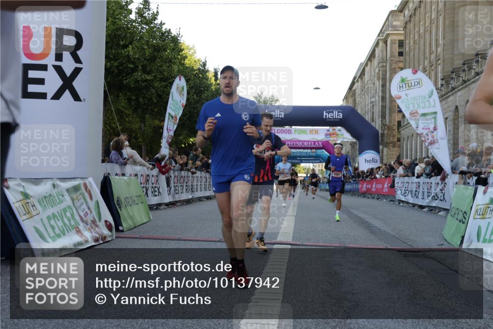 06.09.2026 - CURREX Alsterlauf Yannick Fuchs http://msf.ph/oto/10137942 06.09.2026 09:45:30 Ziel 2101, 2111, 2170, 2406, 2498, 3146, 3211, 3259, 3593, 3615, 4141, 4581, 4586, 4891, 5216, 5699, 5805, 5988, 6450, 8341 meine-sportfotos.de
