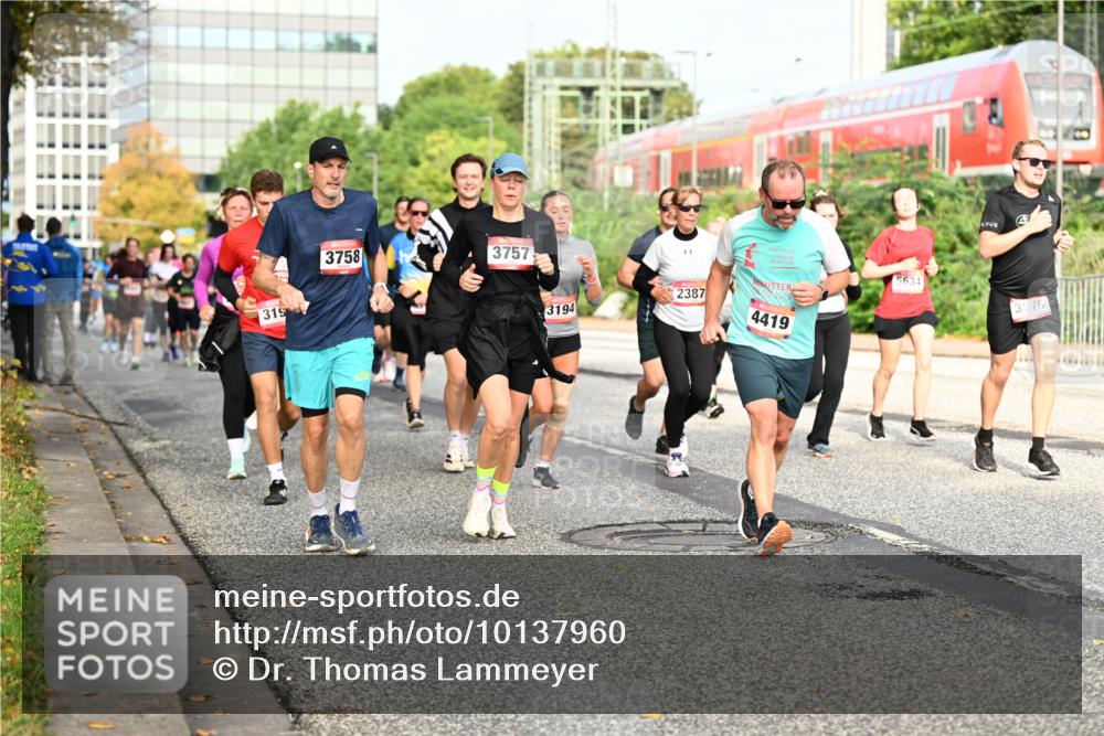 06.09.2026 - CURREX Alsterlauf Dr. Thomas Lammeyer http://msf.ph/oto/10137960 06.09.2026 10:04:02 Laufen 319, 3758, 3757, 3194, 2387, 9, 2015, 4419, 5634, 3576 meine-sportfotos.de