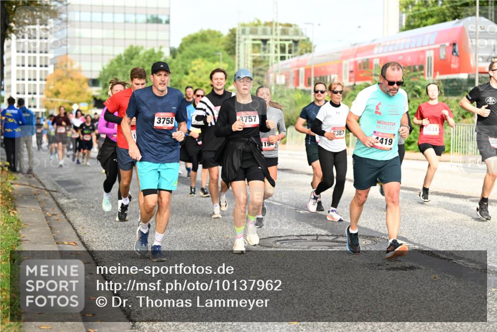 06.09.2026 - CURREX Alsterlauf Dr. Thomas Lammeyer http://msf.ph/oto/10137962 06.09.2026 10:04:02 Laufen 3758, 3757, 194, 387, 8, 2019, 4419, 5634 meine-sportfotos.de