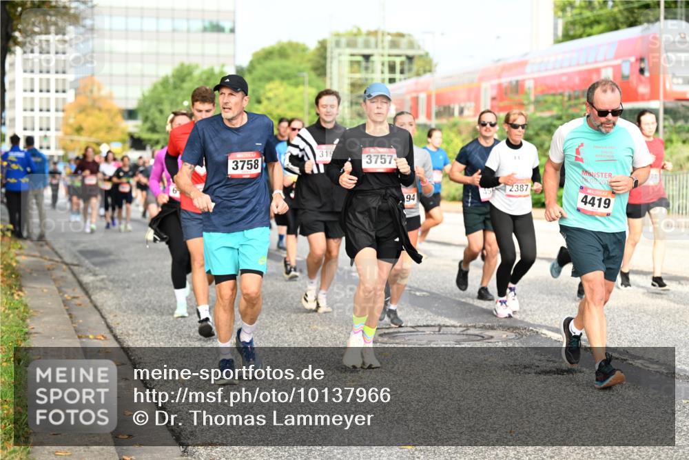 06.09.2026 - CURREX Alsterlauf Dr. Thomas Lammeyer http://msf.ph/oto/10137966 06.09.2026 10:04:03 Laufen 6, 319, 3758, 3757, 94, 2387, 4419 meine-sportfotos.de